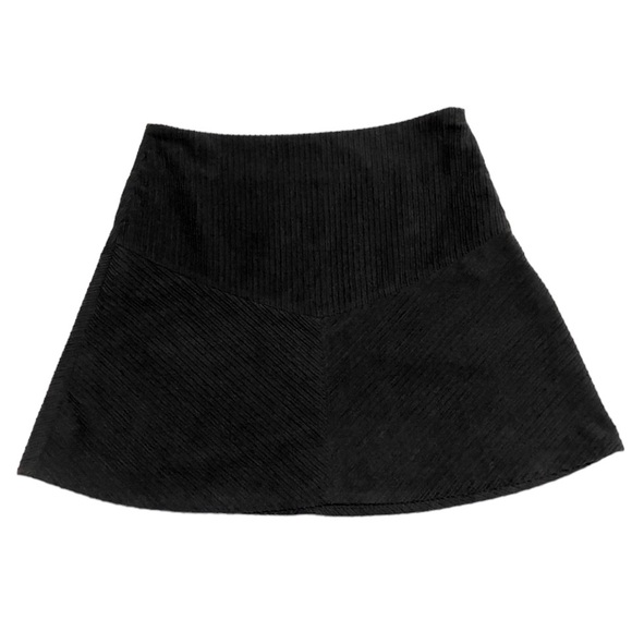 Black Skirt- Size Large - Picture 3 of 4